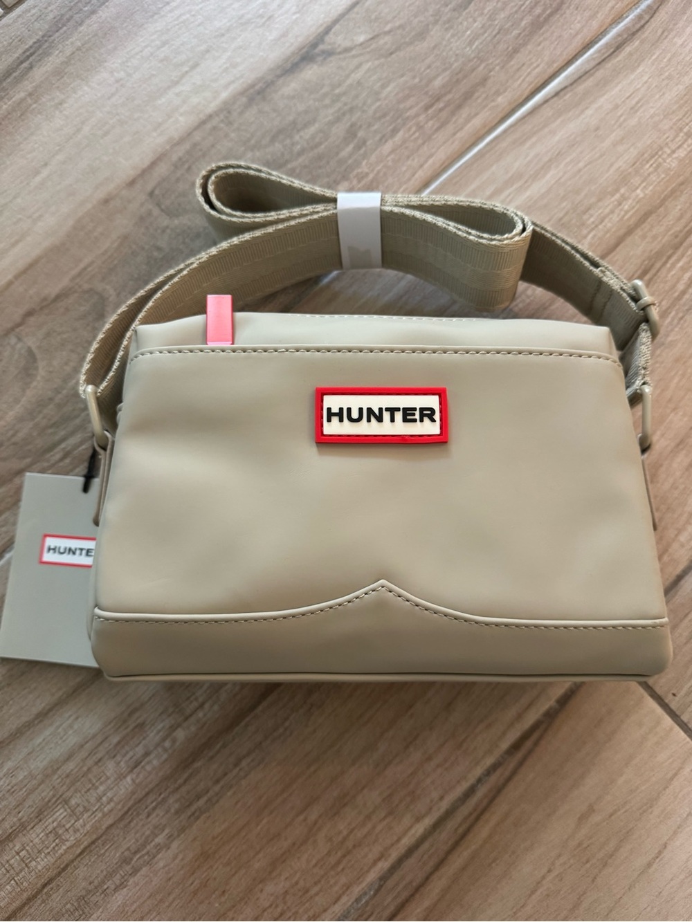 Hunter Women’s Beige Crossbody Bag Solid Rectangle Zip Logo Detachable Strap